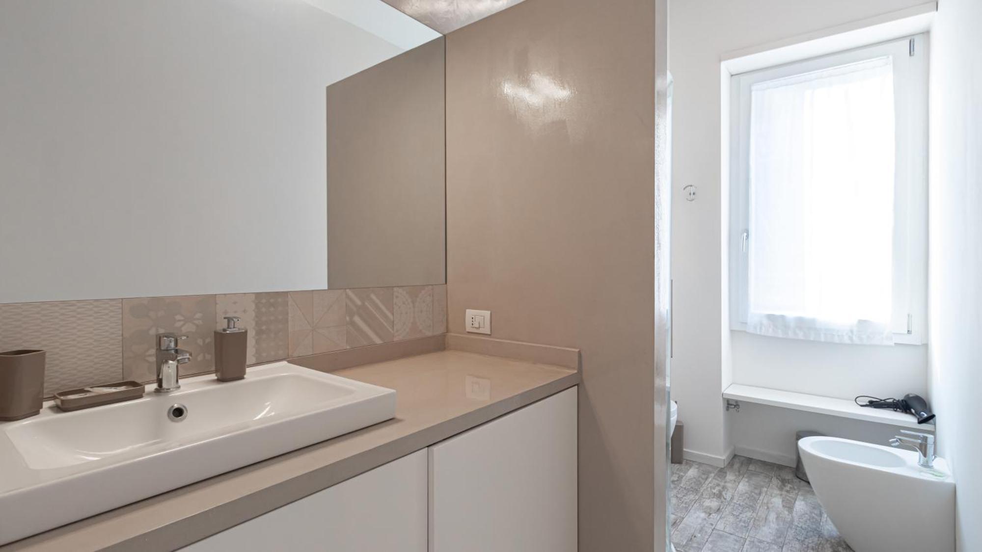 Italianway - Giovio 15 *