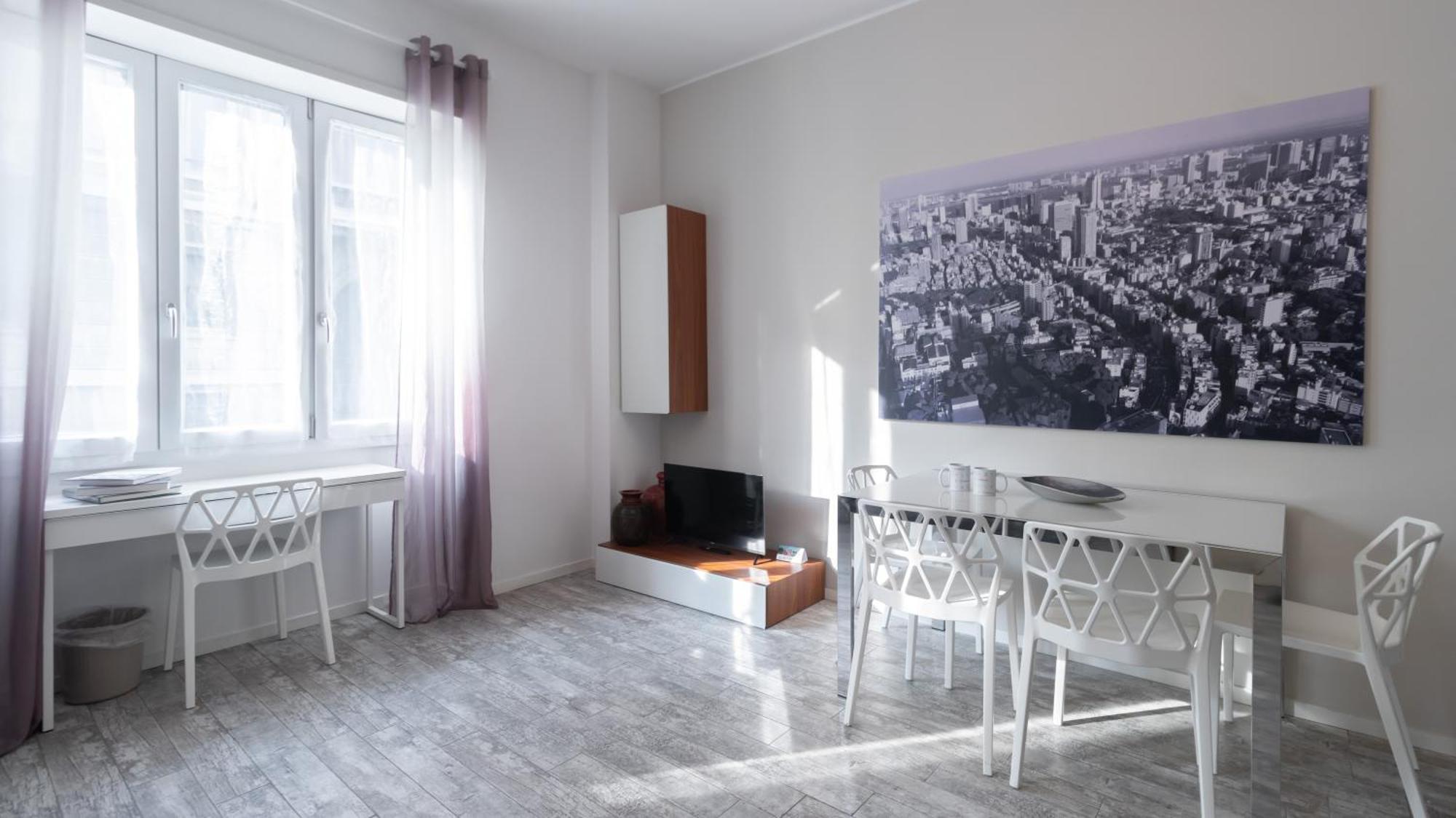 Italianway - Giovio 15 *